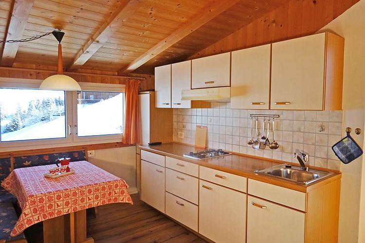 Apartment Ciaslat – Kitchen with breakfast corner