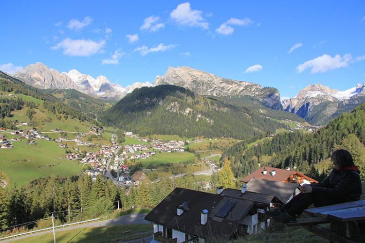 Cesa Montes con vista sulle Dolomiti